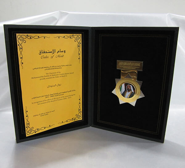 Graduation plaques for scholars